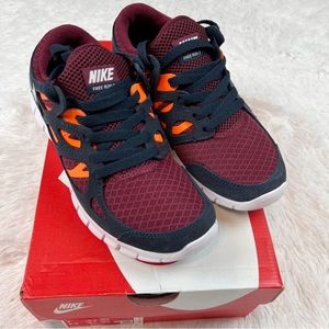 Women Nike free run 2 sneakers in dark beetroot color low top
